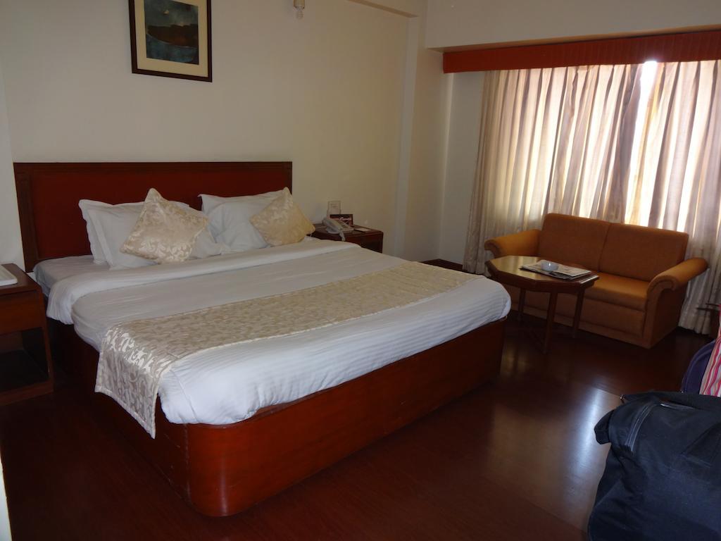 Hotel Amer Palace Bhopal Exterior foto